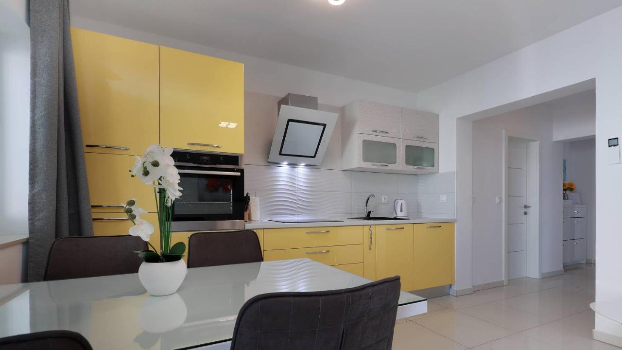Apartmani "Villa Barbara" Novalja Exteriör bild