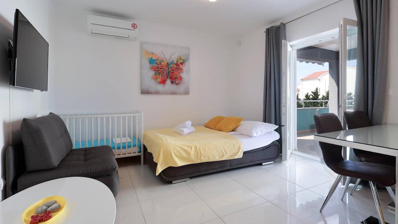 Apartmani "Villa Barbara" Novalja Exteriör bild