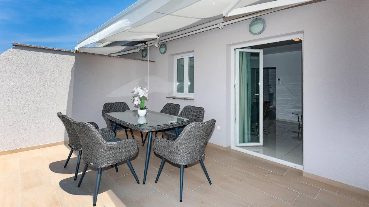 Apartmani "Villa Barbara" Novalja Exteriör bild