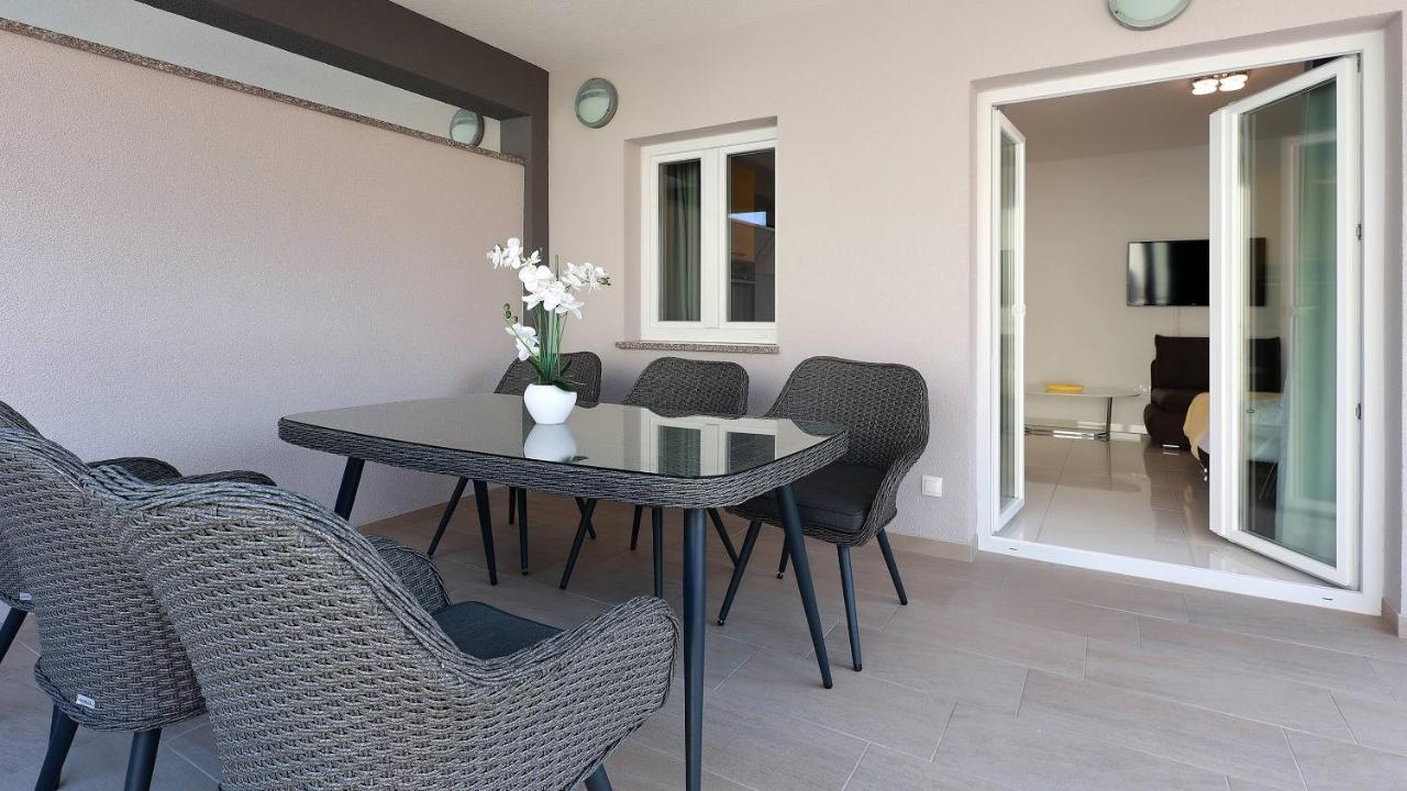 Apartmani "Villa Barbara" Novalja Exteriör bild